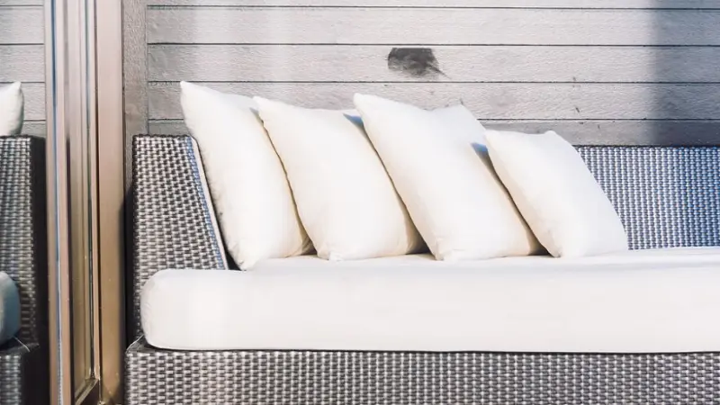 Are Linen Cushion Covers Better Than Cotton for Durability?